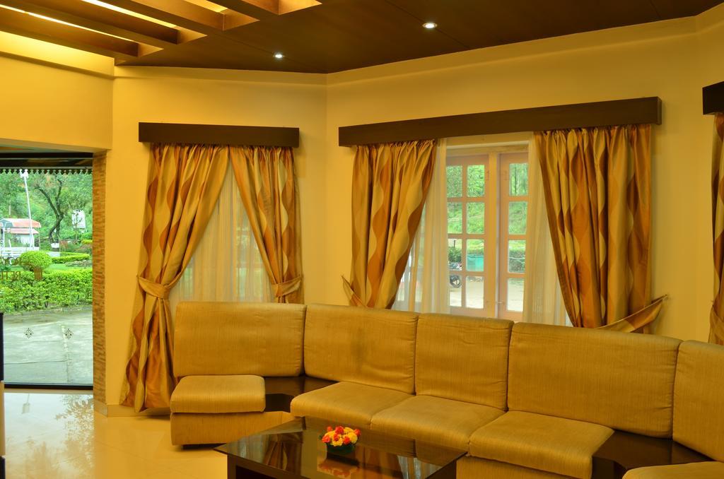 Hotel Royal Retreat à Munnar Extérieur photo