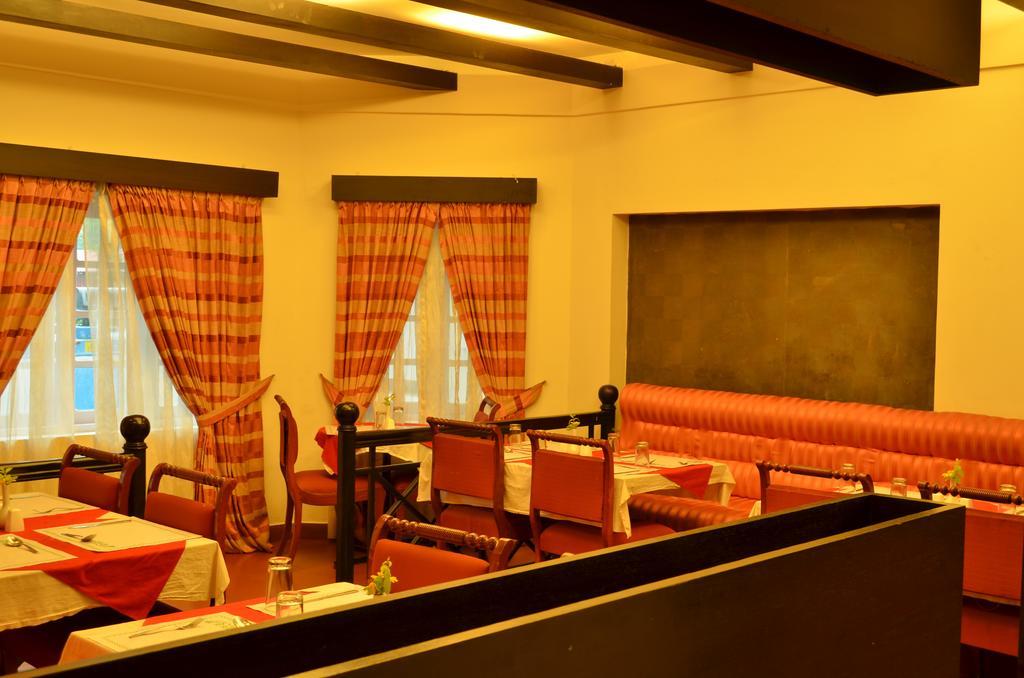 Hotel Royal Retreat à Munnar Extérieur photo