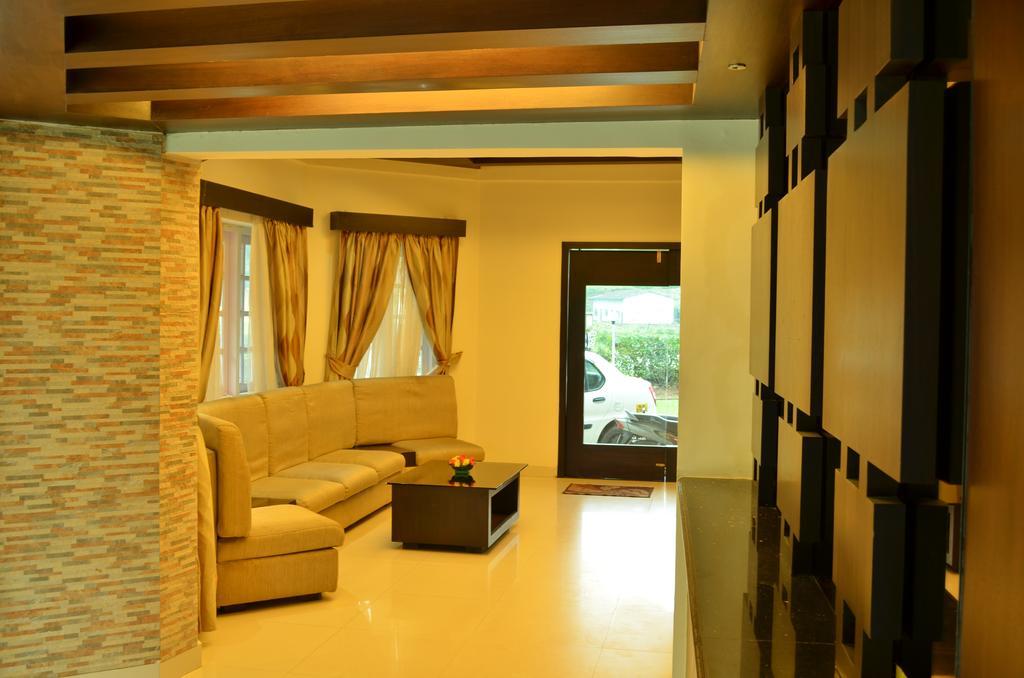 Hotel Royal Retreat à Munnar Extérieur photo
