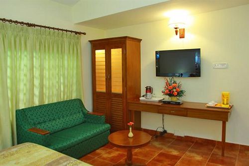 Hotel Royal Retreat à Munnar Extérieur photo