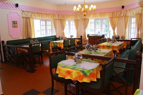 Hotel Royal Retreat à Munnar Extérieur photo